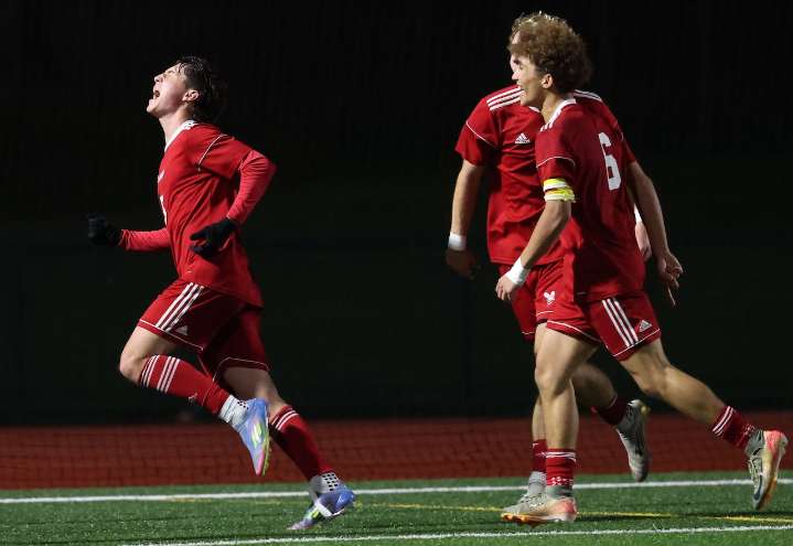 Late goal sends Baldwinsville boys soccer to Class AAA regional championship
