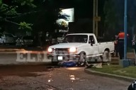 Añatuya: una moto fue embestida por una camioneta y la acompañante sufrió lesiones de gravedad