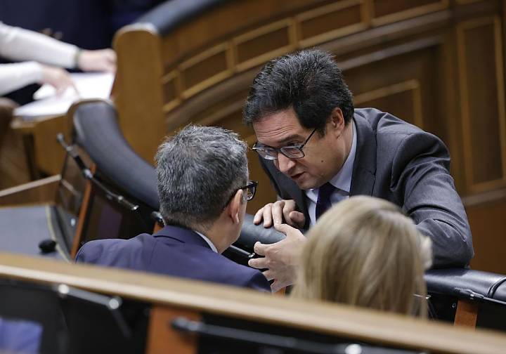 El Gobierno logra el apoyo de los sindicatos y los funcionarios tendrán una subida del 11%