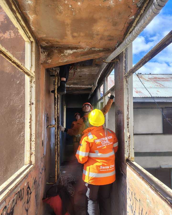 Protección Civil realizó diferentes intervenciones por fuertes vientos en toda Santa Cruz