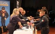 Premian a policías destacados
