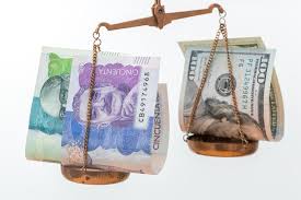 Dólar baja frente al peso colombiano: ¿qué está pasando?