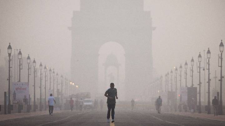 Winter chill grips Delhi as city records coldest night of the season at 11ºC