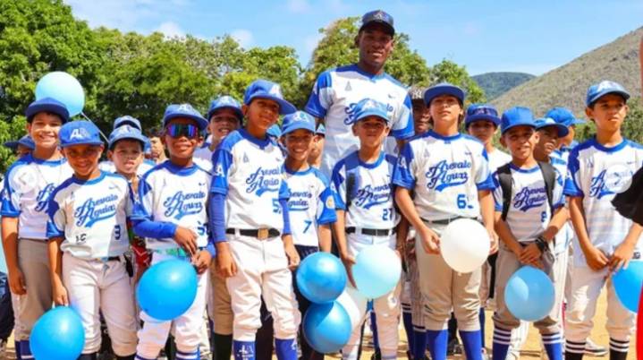 Inauguran la Liga de Béisbol Menor Santiago Mariño en La Asunción
