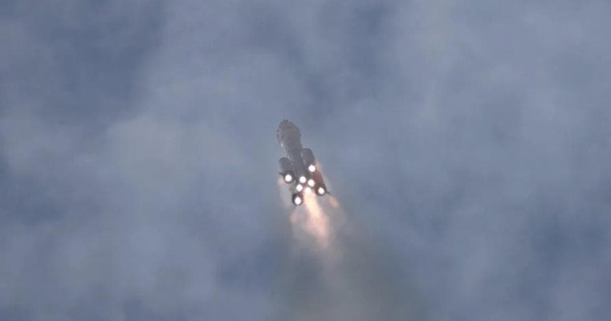 China retrasa el regreso de la Shenzhou-20 por riesgo de colisión con basura espacial