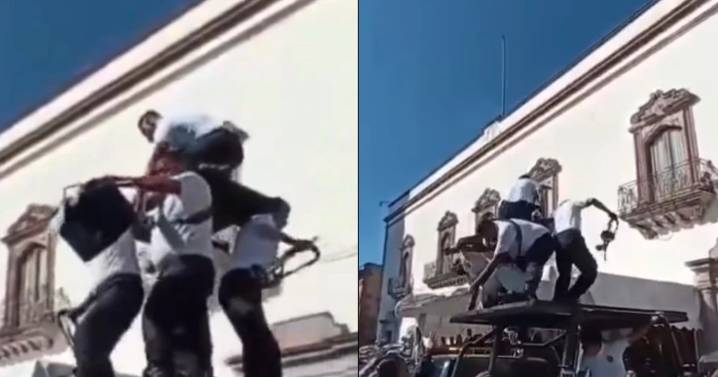 Policías se desploman en pirámide humana durante desfile en Zacatecas; así captaron el momento