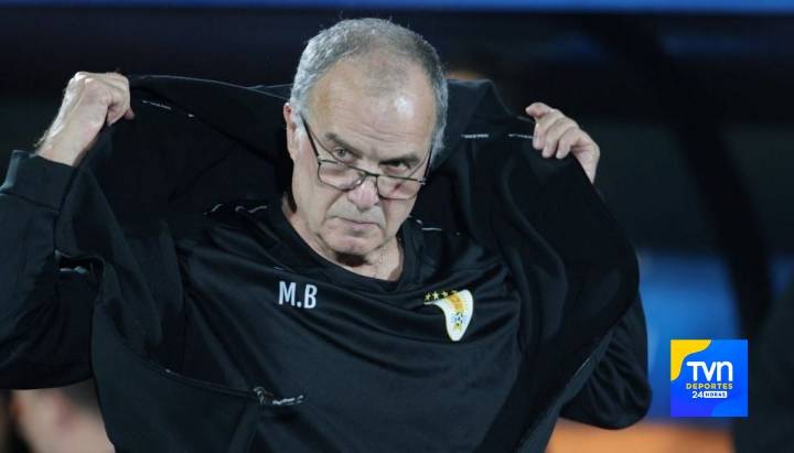 "¿Una locura de Bielsa?": Recuerdan qué le preguntó el DT a una auxiliar de vuelo