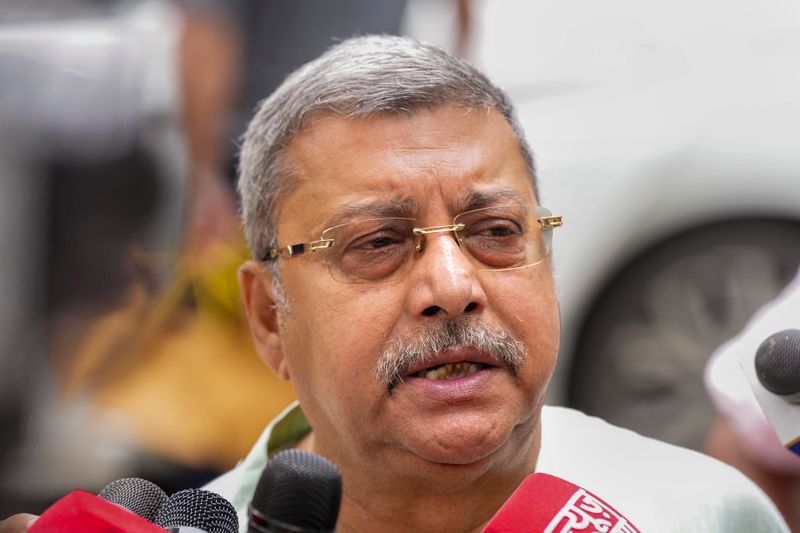 Bengal Guv seeks legal opinion against TMC MP’s ‘arms’ remark; Kalyan says ready for court battle