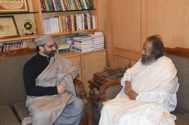 Sri Sri Ravi Shankar meet Mirwaiz Umar Farooq