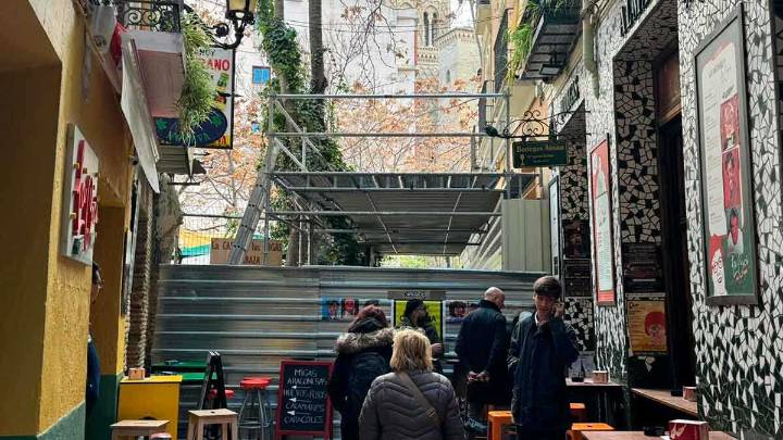 Reabre la calle Estébanes y todas sus terrazas tras estabilizar el edificio en ruina en El Tubo de Zaragoza