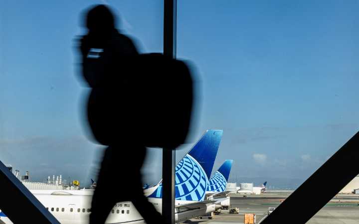 Estados Unidos ordena reducción de vuelos por cierre de gobierno