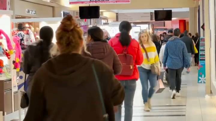 Hispanos buscan ahorrar durante el Black Friday en Bay Area