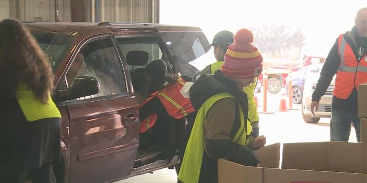 Feeding South Dakota distributes Thanksgiving meals