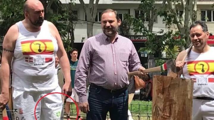 Patrocinios en el traje de aizkolari y exigencias de mordidas: las conversaciones de Koldo con Santos Cerdán reveladas por la UCO