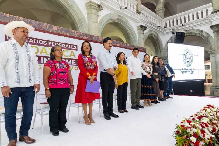 Rinden legisladores federales de Morena informe de actividades en Oaxaca