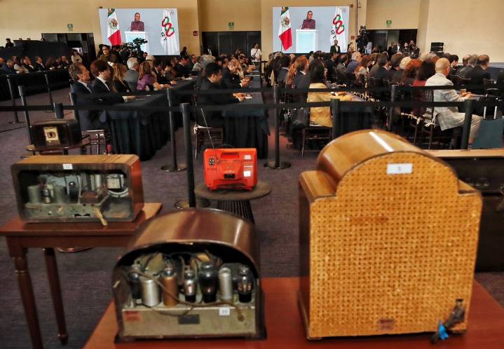 Gobierno no reprime ni censura: Sheinbaum ante concesionarios de radio y TV