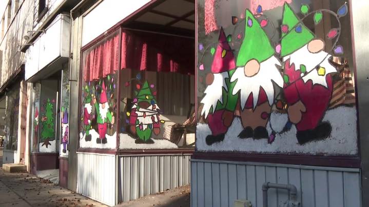 Volunteers help transform Sunbury's Market Street into winter wonderland with hand