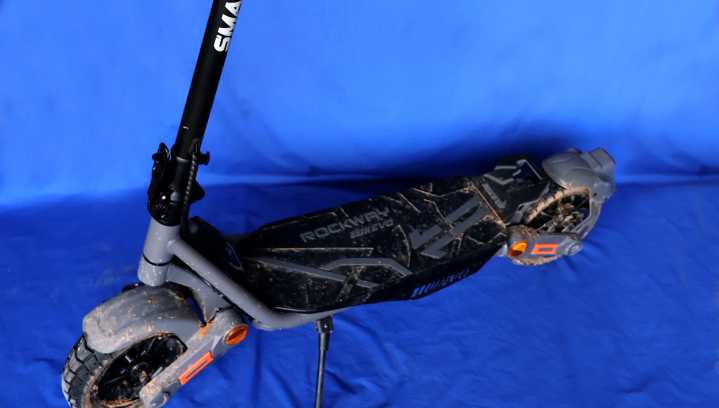 Detenido un varón que transportaba en una furgoneta un patinete que había robado en la Gran Vía de Salamanca