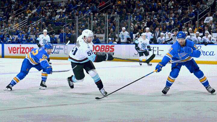 Wright scores in OT, Kraken rally to defeat Blues