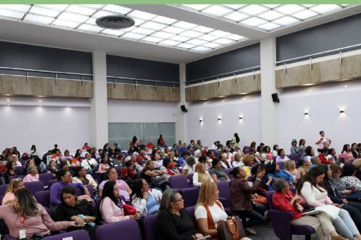 Condecoran a mujeres por su defensa a una vida sin violencia