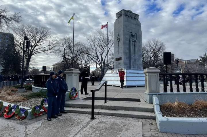 Thousands circle Regina’s Cenotaph on Remembrance Day