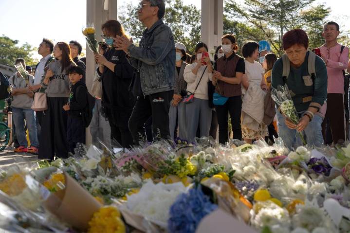 Autoridades investigan corrupción y negligencia por el incendio que dejó 128 muertos en Hong Kong