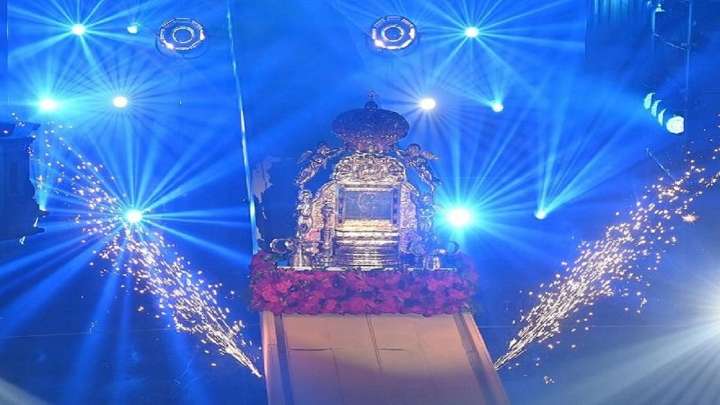 Devotos acuden al templo chiquinquireño para llevar sus ofrendas