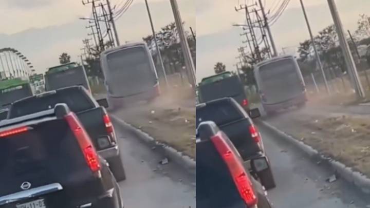 ¡Otro más! Chofer de ruta urbana es captado subiéndose a banqueta para evadir el tráfico en Escobedo