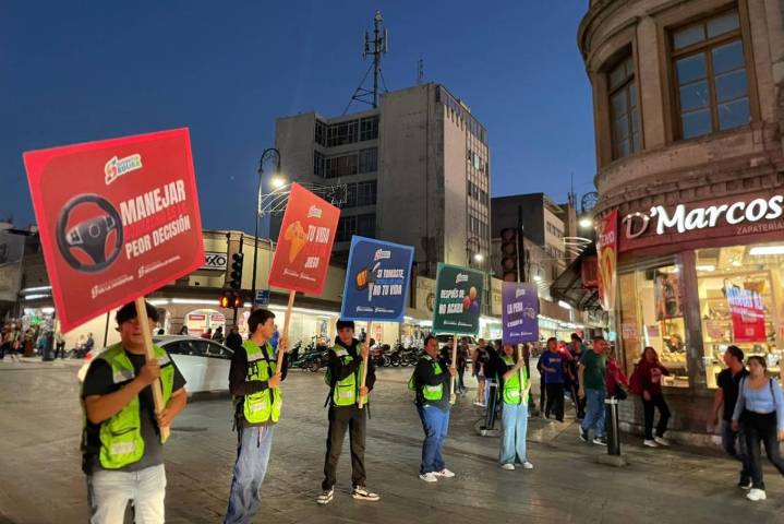 Jóvenes de Saltillo impulsan cultura vial con cruceros temáticos