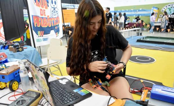 La Muestra 2025 de la ESETP 724 reunió a escuelas y comunidad