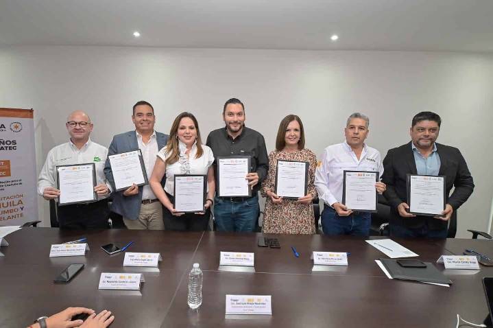 Alcalde Carlos Villarreal se reúne con autoridades para capacitar mano de obra en Monclova