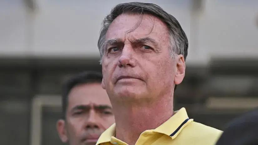 Jair Bolsonaro intentó romper su tobillera electrónica para fugarse, según la Corte Suprema de Brasil