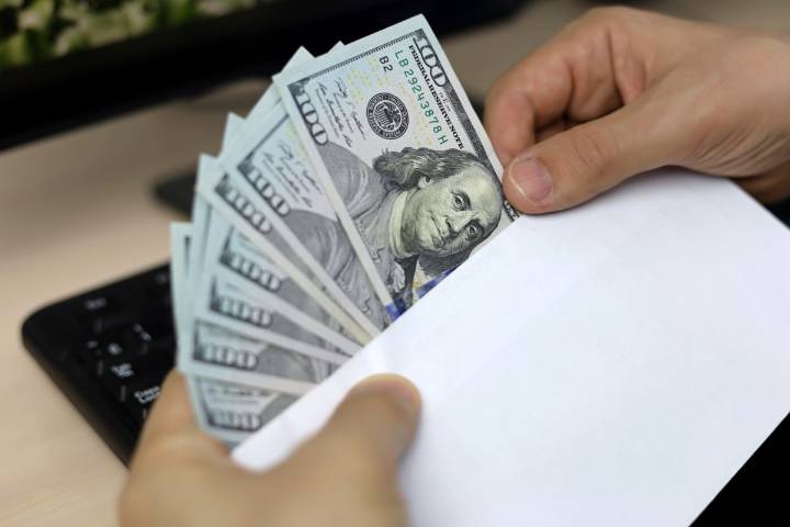 Cheque de estímulos de hasta $1,300: quiénes faltan por recibirlo