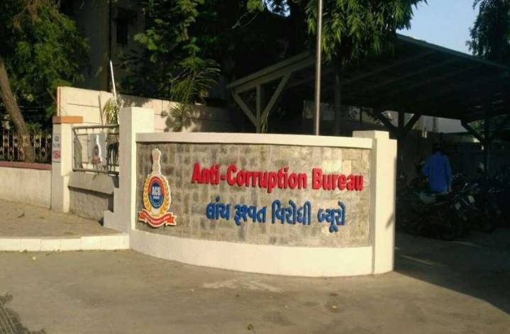 ACB Gujarat nabs police driver in ₹2 lakh bribe case