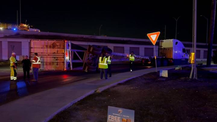 18-wheeler rollover on Northeast Side prompts several-hour access road closure, SAPD says