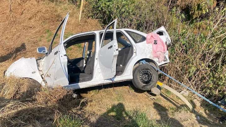 Grave mujer tras aparatosa volcadura