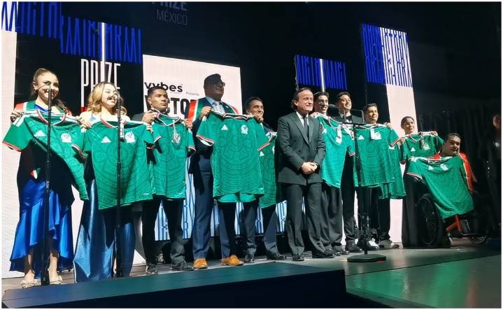 La Selección Mexicana se "refuerza" con Isaac del Toro, Yareli Acevedo, Paola Longoria y nueve atletas más rumbo a la Copa del Mundo de 2026