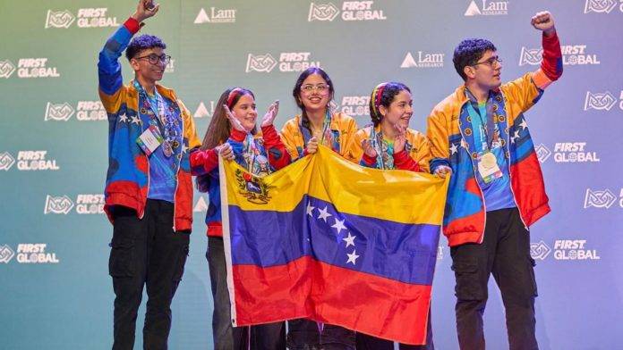Selección venezolana de robótica conquista el FIRST Global Challenge 2025 en Panamá