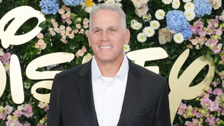 Ex-NFL linebacker Mel Owens enters 'Golden Bachelor' finale torn between final two women