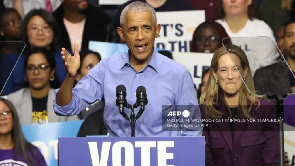 'Si no pueden ir al médico, él les invitará a un baile': Obama se lanza contra Trump en discursos