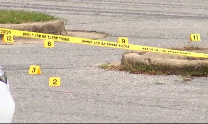 Individuos se baten a tiros frente a una estación de gasolina en Arecibo