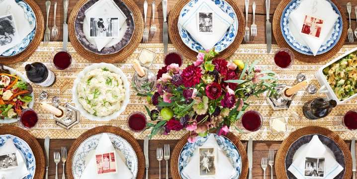 The Surprising Reason I Always Bring My Phone to the Thanksgiving Table