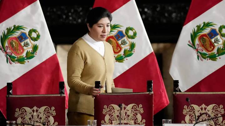 Promete Perú que no asaltará embajada de México en Lima para arrestar a ex ministra Betssy Chávez