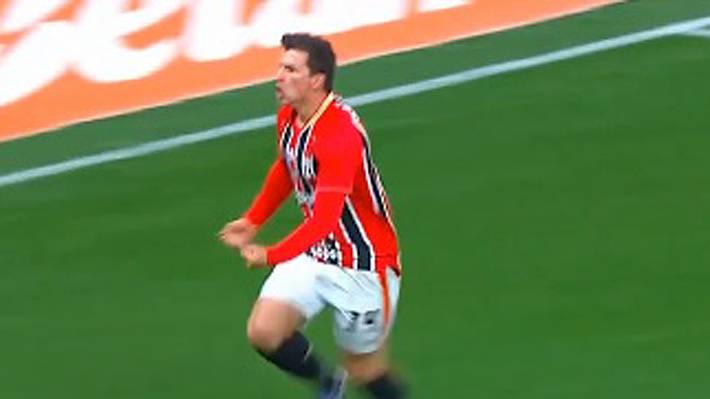 Gonzalo Tapia volvió al Sao Paulo tras un viaje larguísimo por la selección y de inmediato convirtió... Revisa su tanto al Corinthians