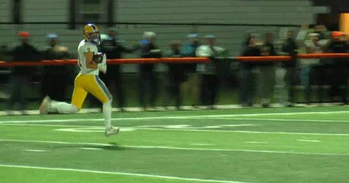 Dubuque Wahlert whips West Delaware 27-6 in 3A State Quarterfinals