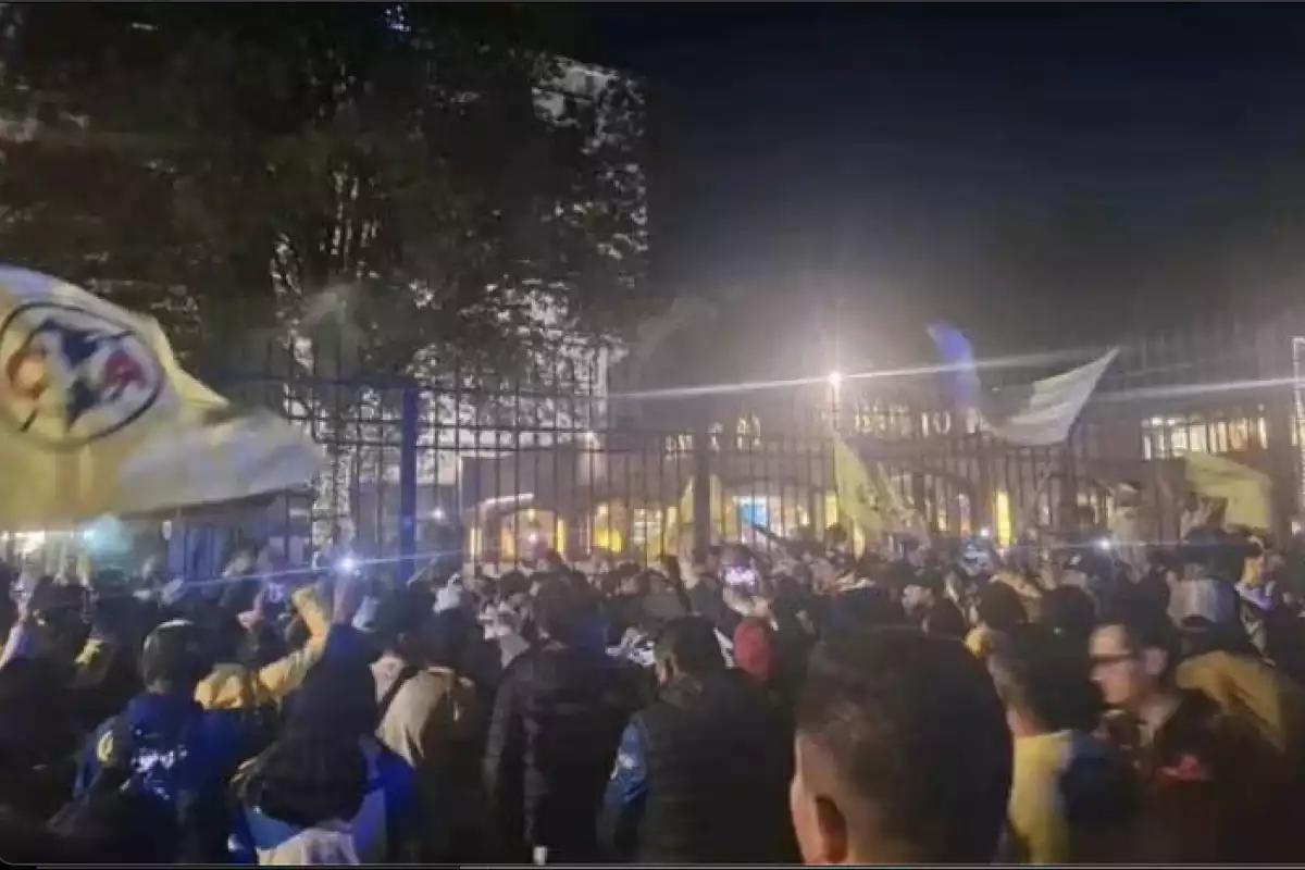 Aficionados del América son atacados en Toluca durante serenata previa a la J17