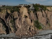 Malas noticias para California: cuáles son las mansiones de millonarios que están al borde del derrumbe y por qué