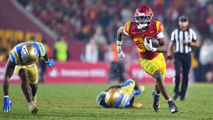 No. 17 USC rallies past rival UCLA 29-10 to finish season 9