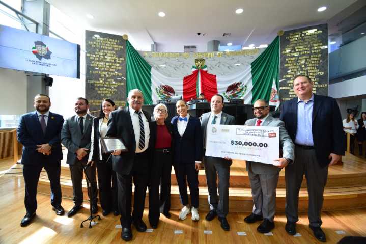 Entregan en Congreso el premio al Mérito Deportivo