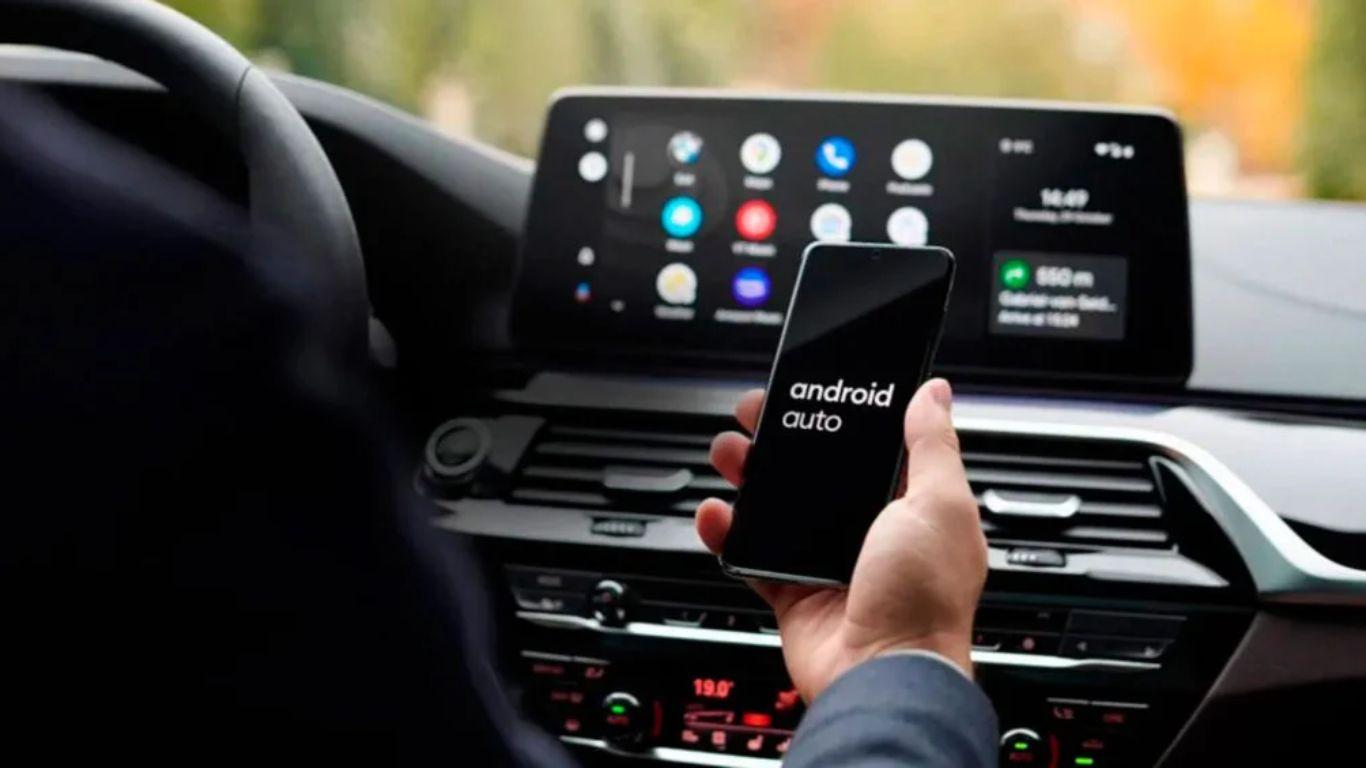 Paso a paso para conectar un celular a un vehículo híbrido con Android Auto o Apple CarPlay